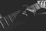 Is een afstelbeurt nodig bij een nieuwe gitaar?