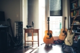 Eerste gitaar kopen: elektrisch of akoestisch?